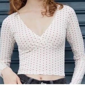 BRANDY MELVILLE LONG SLEEVE HEART TEE